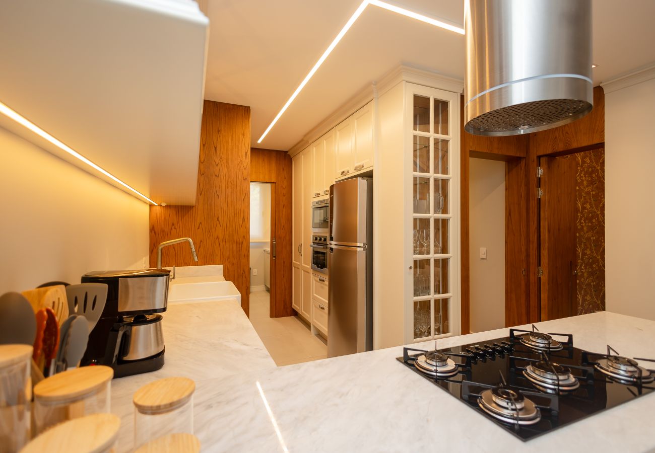 Apartamento em Gramado - NOVO! Apto alto Padrão 2 suítes a 600m da Rua Coberta