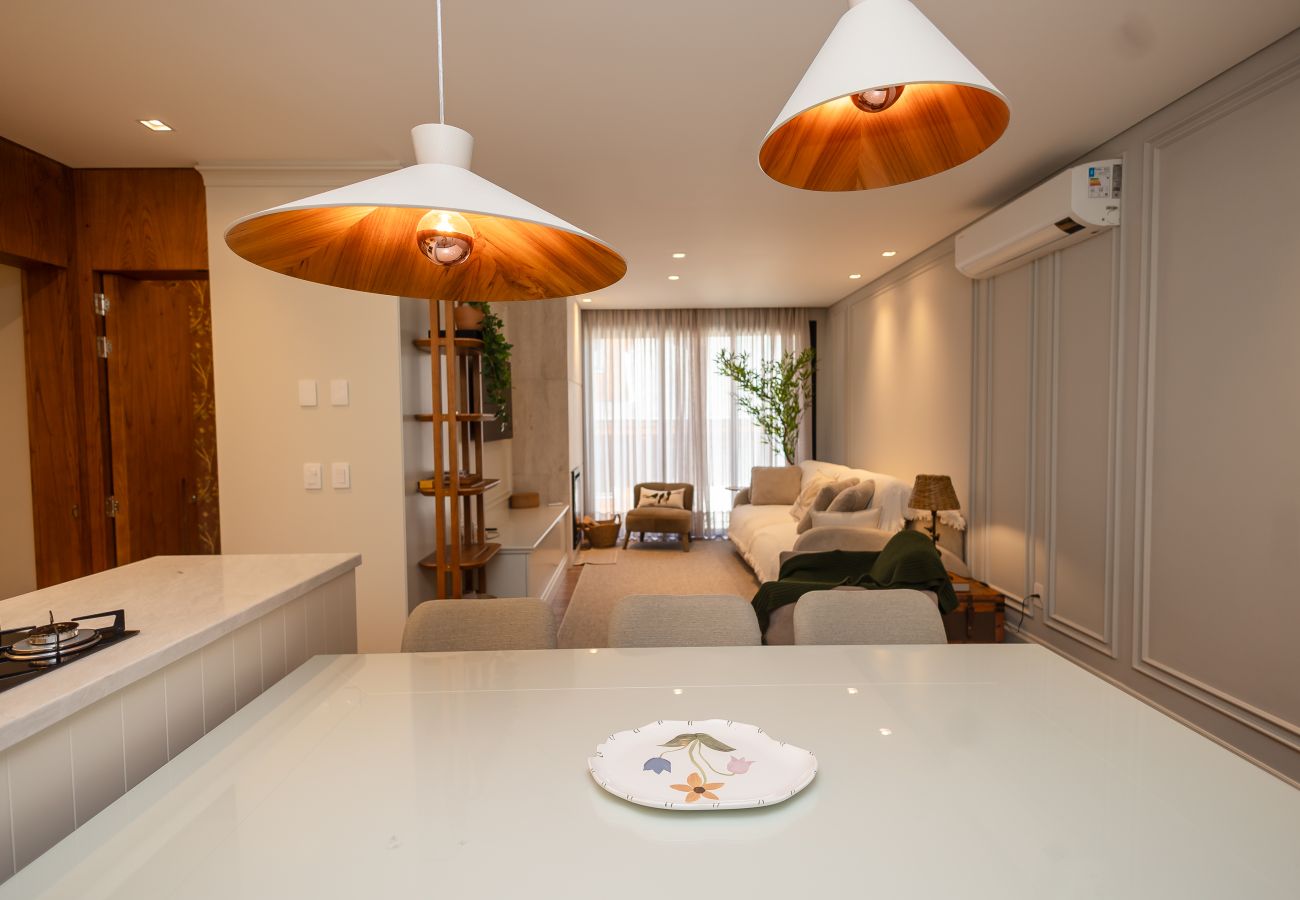 Apartamento em Gramado - NOVO! Apto alto Padrão 2 suítes a 600m da Rua Coberta