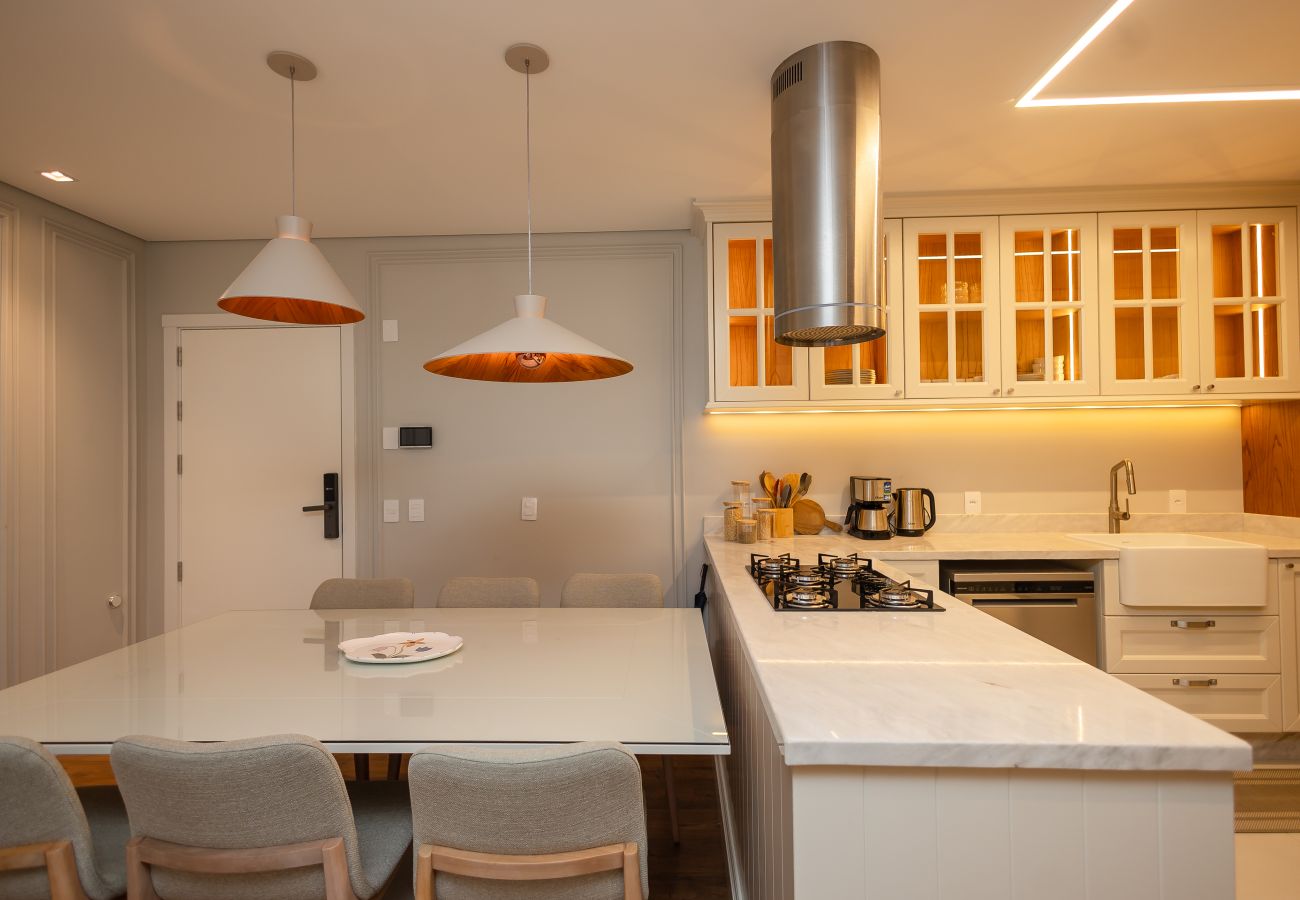 Apartamento em Gramado - NOVO! Apto alto Padrão 2 suítes a 600m da Rua Coberta