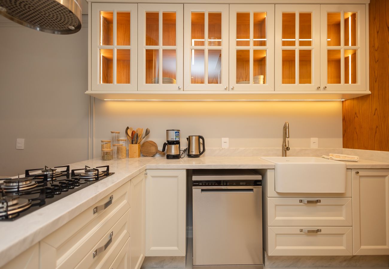 Apartamento em Gramado - NOVO! Apto alto Padrão 2 suítes a 600m da Rua Coberta