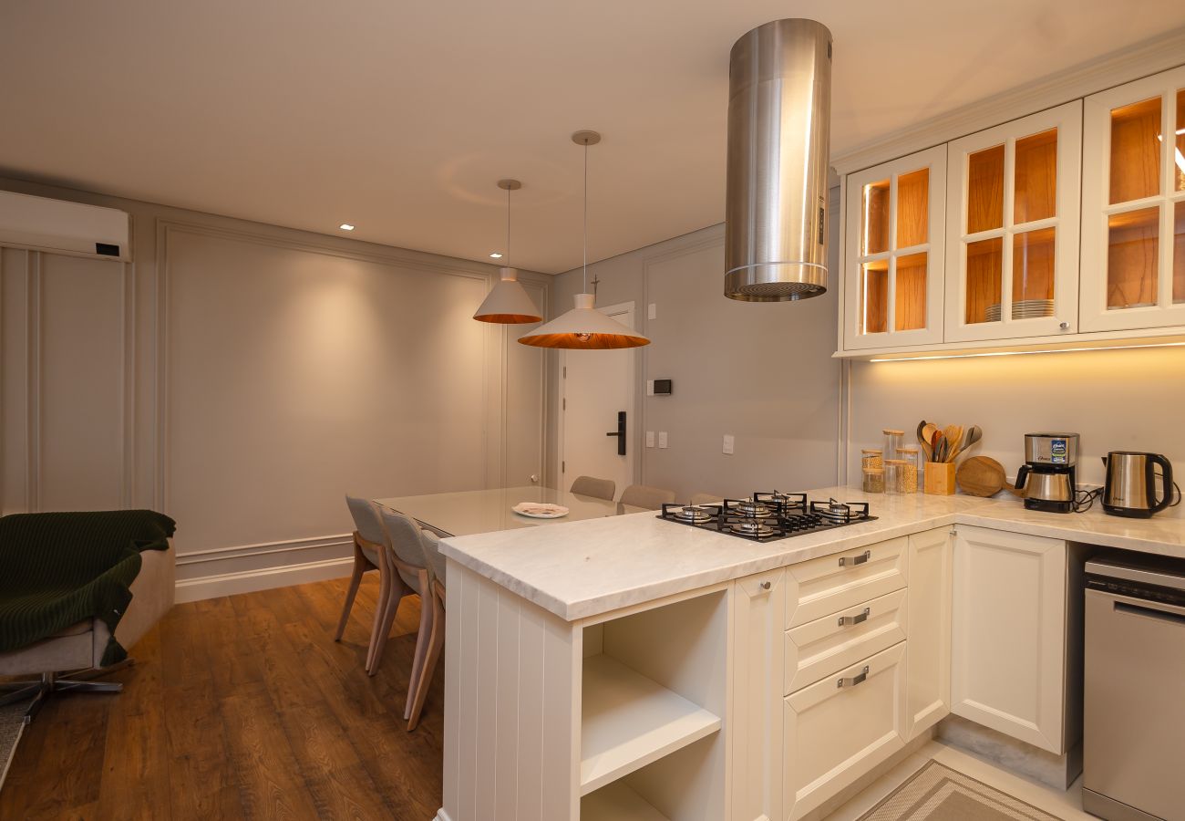 Apartamento em Gramado - NOVO! Apto alto Padrão 2 suítes a 600m da Rua Coberta