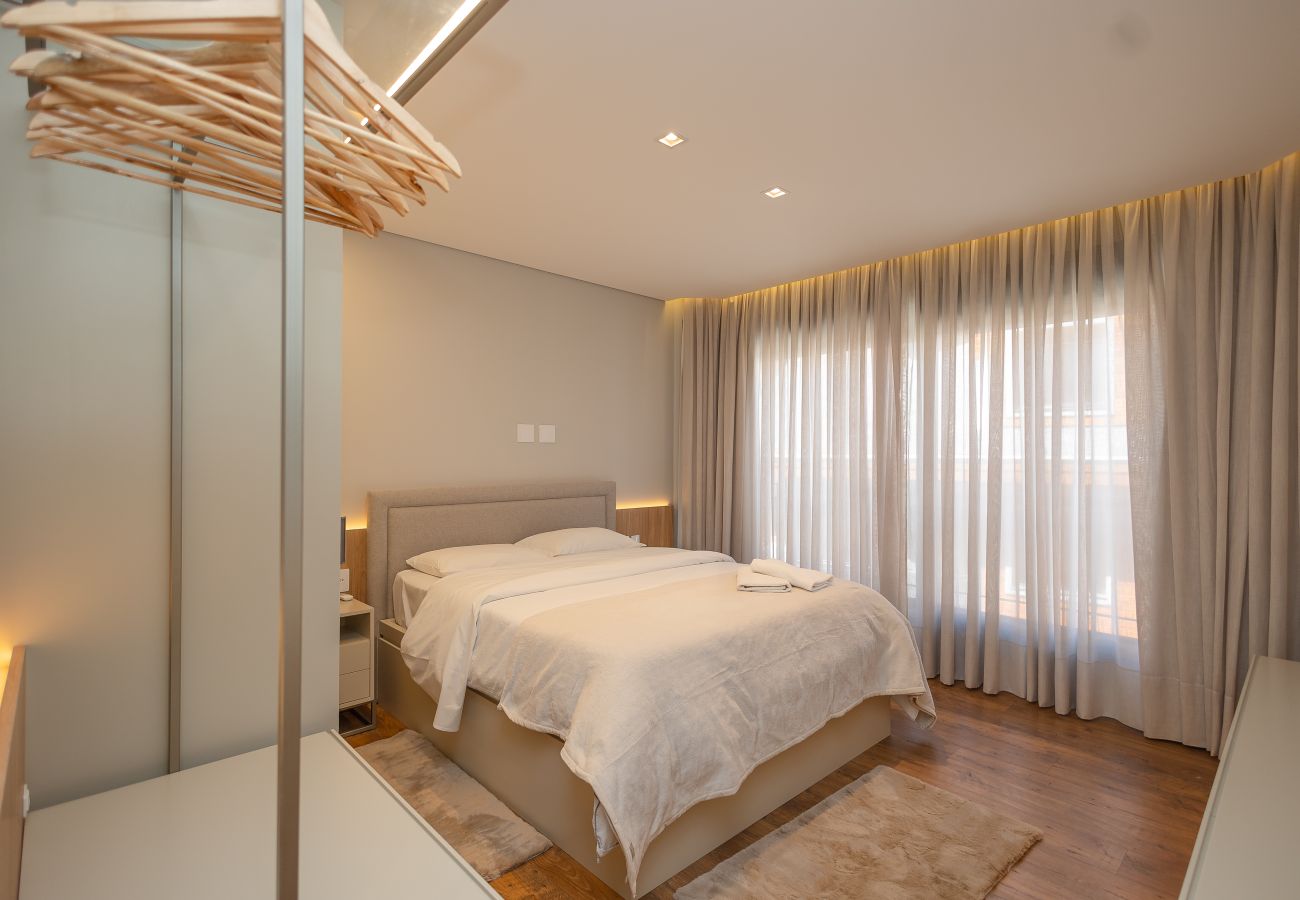 Apartamento em Gramado - NOVO! Apto alto Padrão 2 suítes a 600m da Rua Coberta