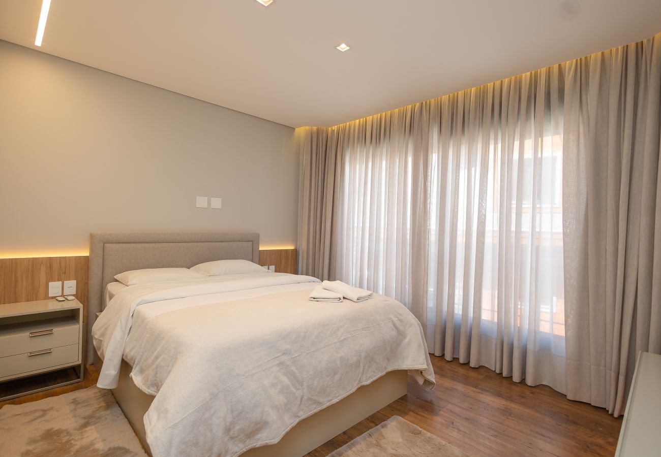 Apartamento em Gramado - NOVO! Apto alto Padrão 2 suítes a 600m da Rua Coberta