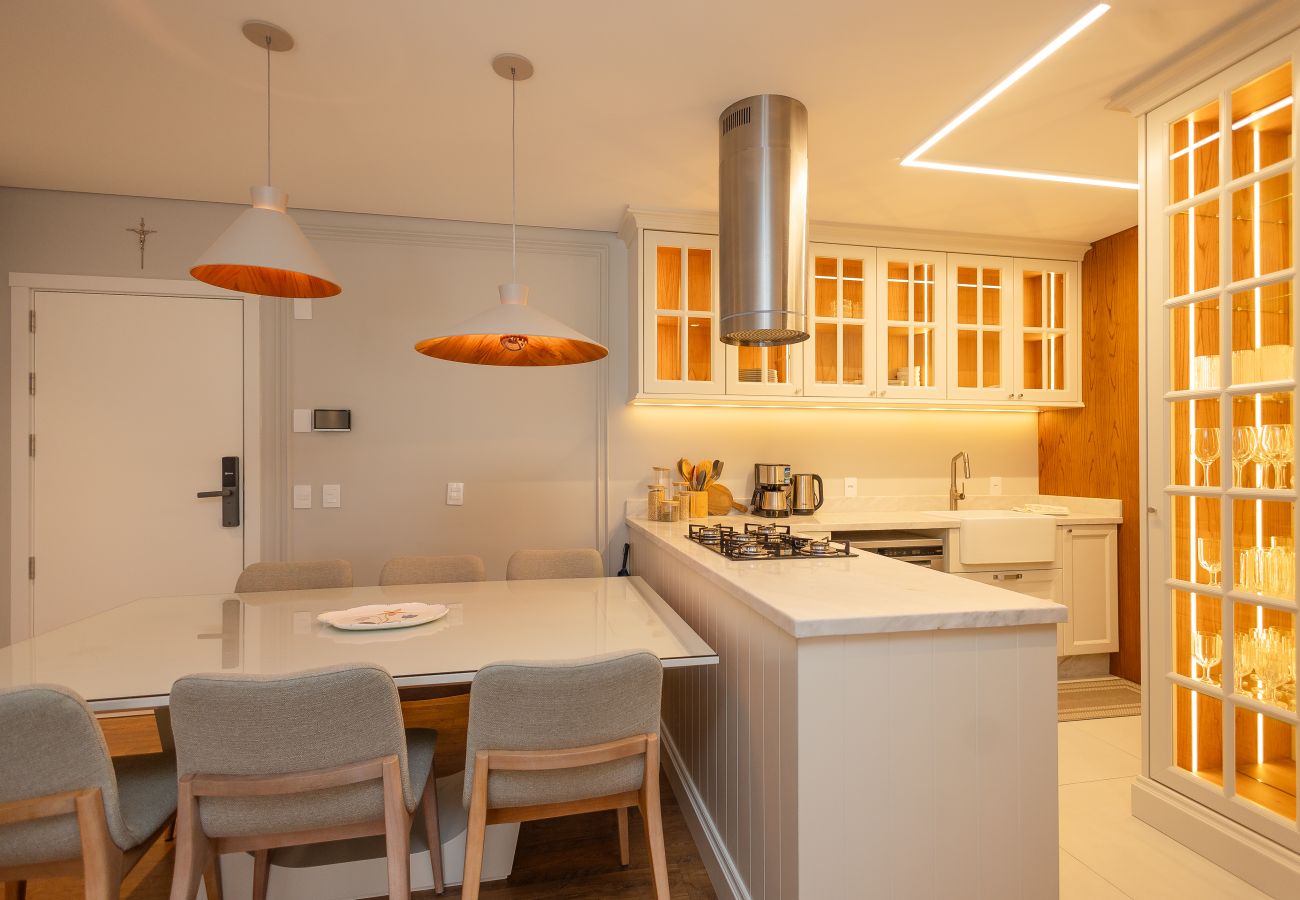 Apartamento em Gramado - NOVO! Apto alto Padrão 2 suítes a 600m da Rua Coberta