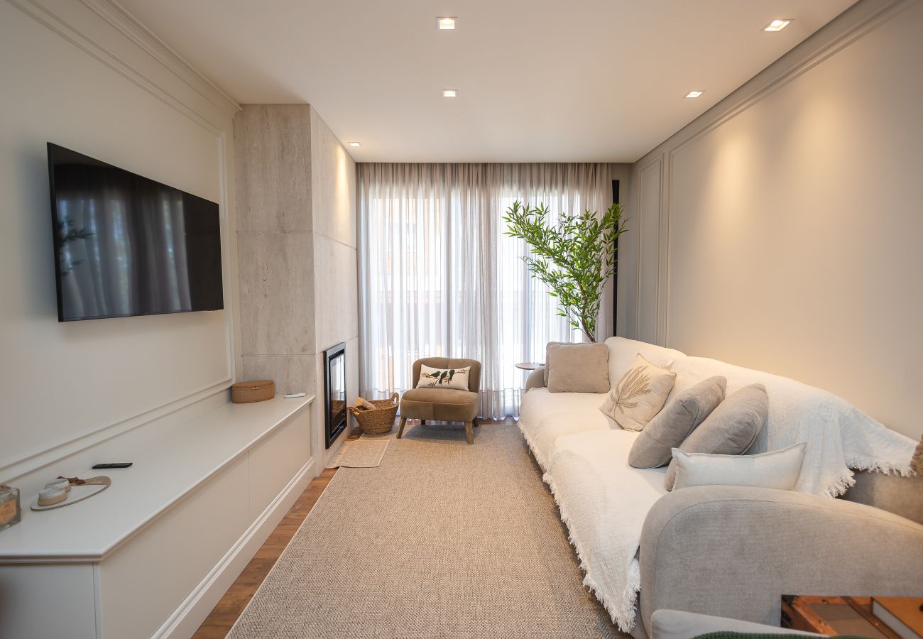 Apartamento em Gramado - NOVO! Apto alto Padrão 2 suítes a 600m da Rua Coberta