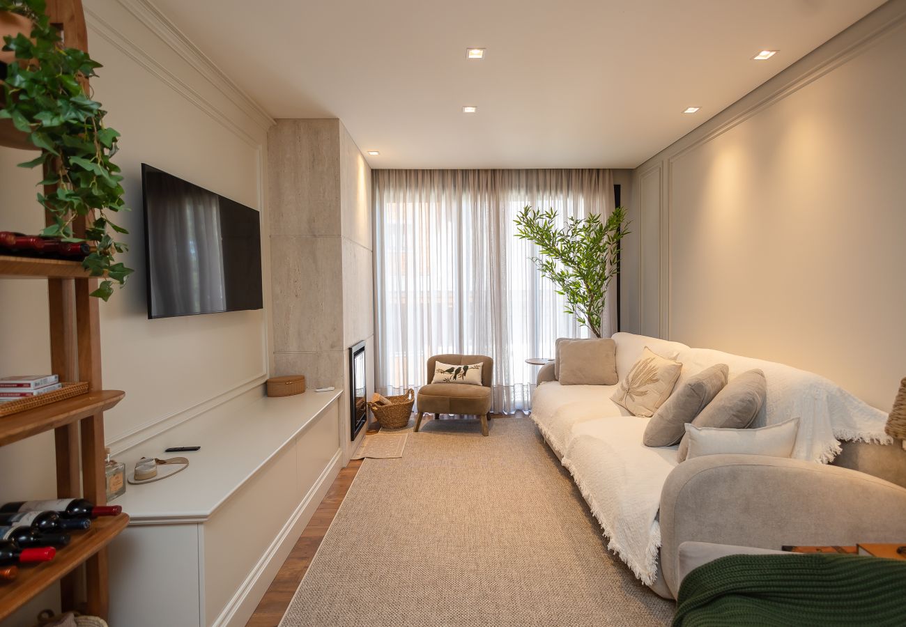 Apartamento em Gramado - NOVO! Apto alto Padrão 2 suítes a 600m da Rua Coberta