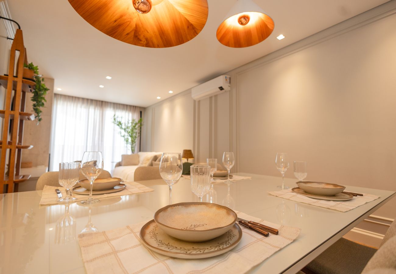 Apartamento em Gramado - NOVO! Apto alto Padrão 2 suítes a 600m da Rua Coberta