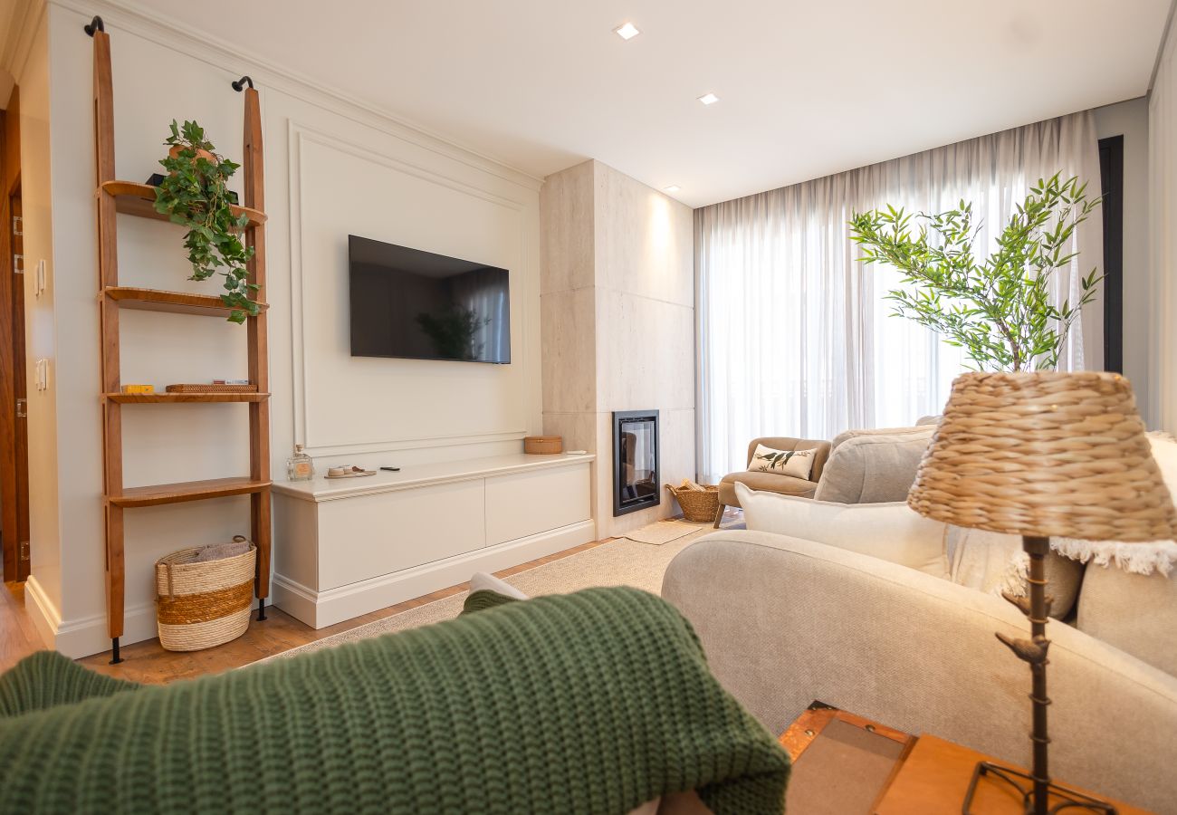 Apartamento em Gramado - NOVO! Apto alto Padrão 2 suítes a 600m da Rua Coberta