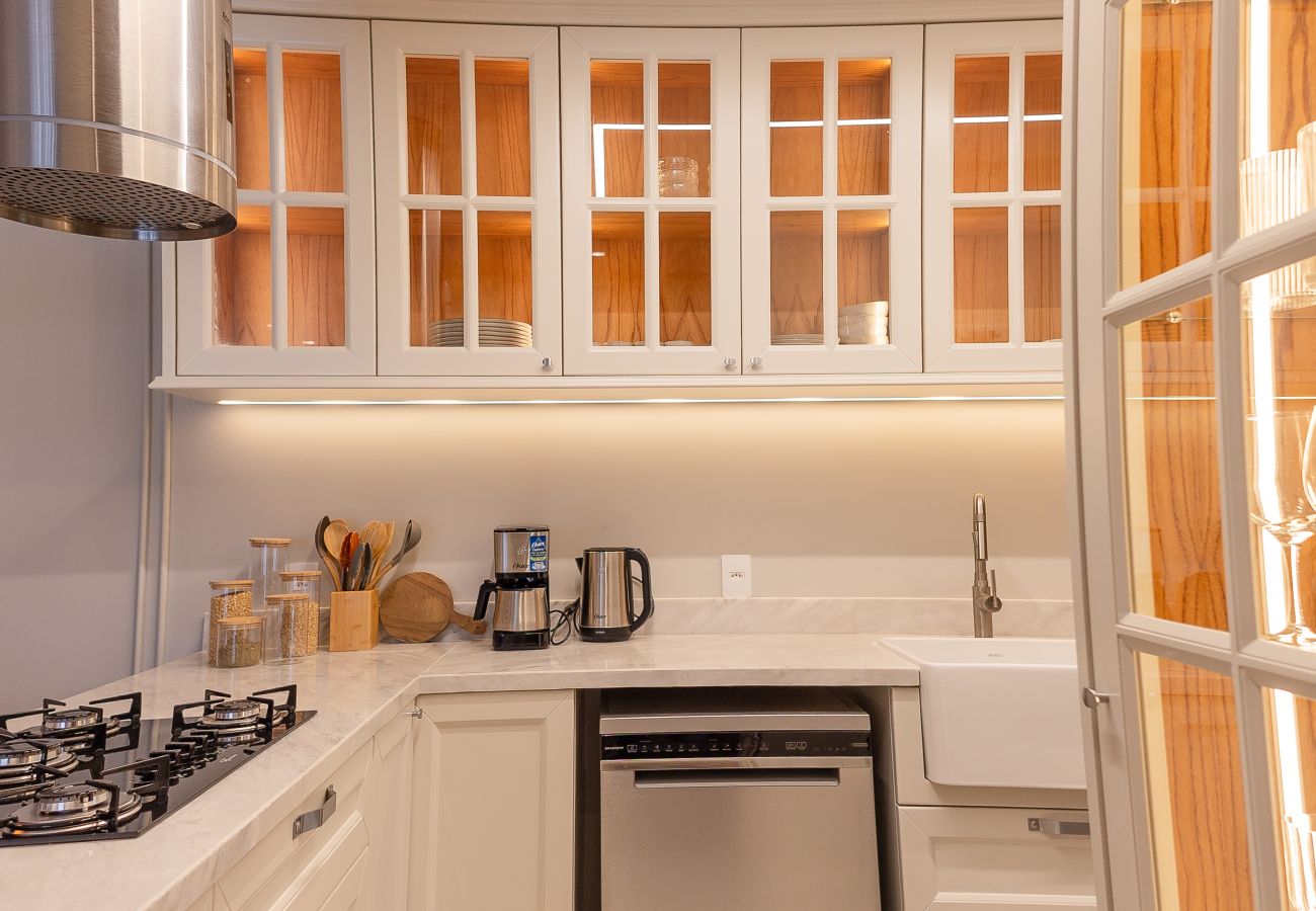 Apartamento em Gramado - NOVO! Apto alto Padrão 2 suítes a 600m da Rua Coberta