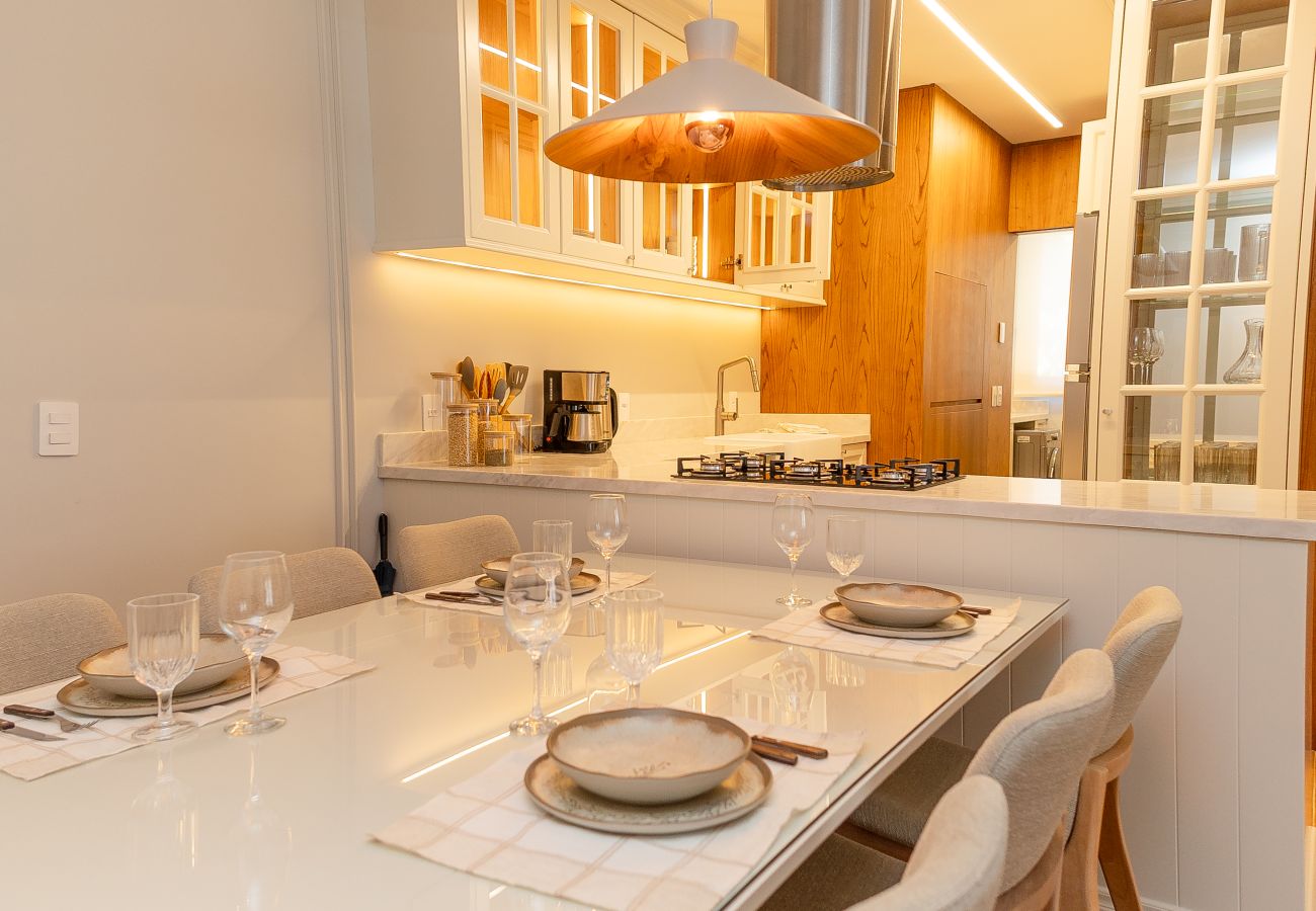 Apartamento em Gramado - NOVO! Apto alto Padrão 2 suítes a 600m da Rua Coberta