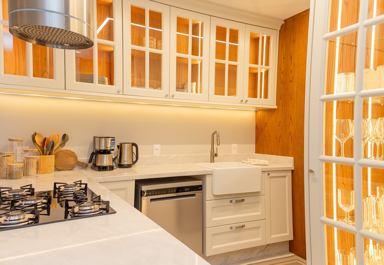 Apartamento em Gramado - NOVO! Apto alto Padrão 2 suítes a 600m da Rua Coberta