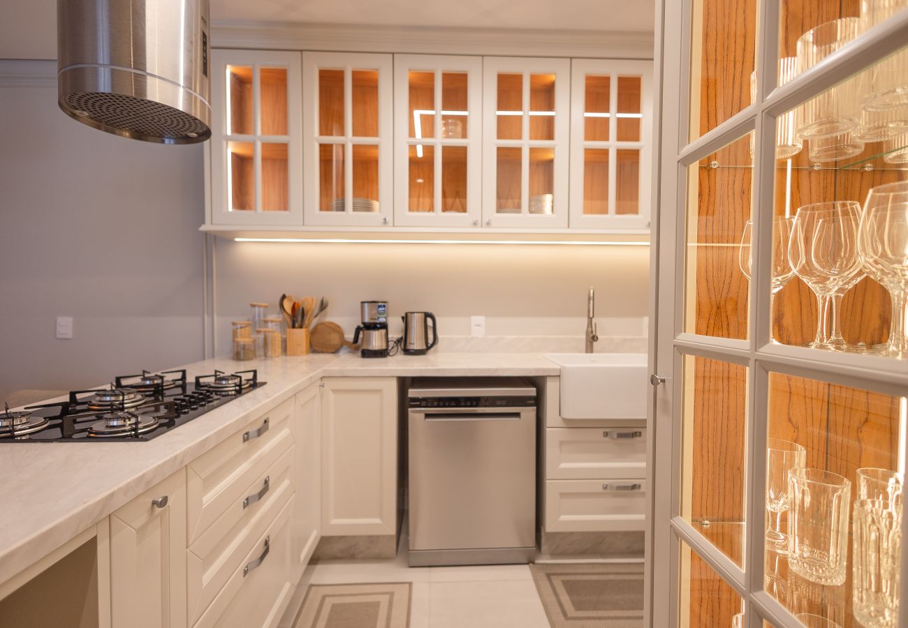 Apartamento em Gramado - NOVO! Apto alto Padrão 2 suítes a 600m da Rua Coberta