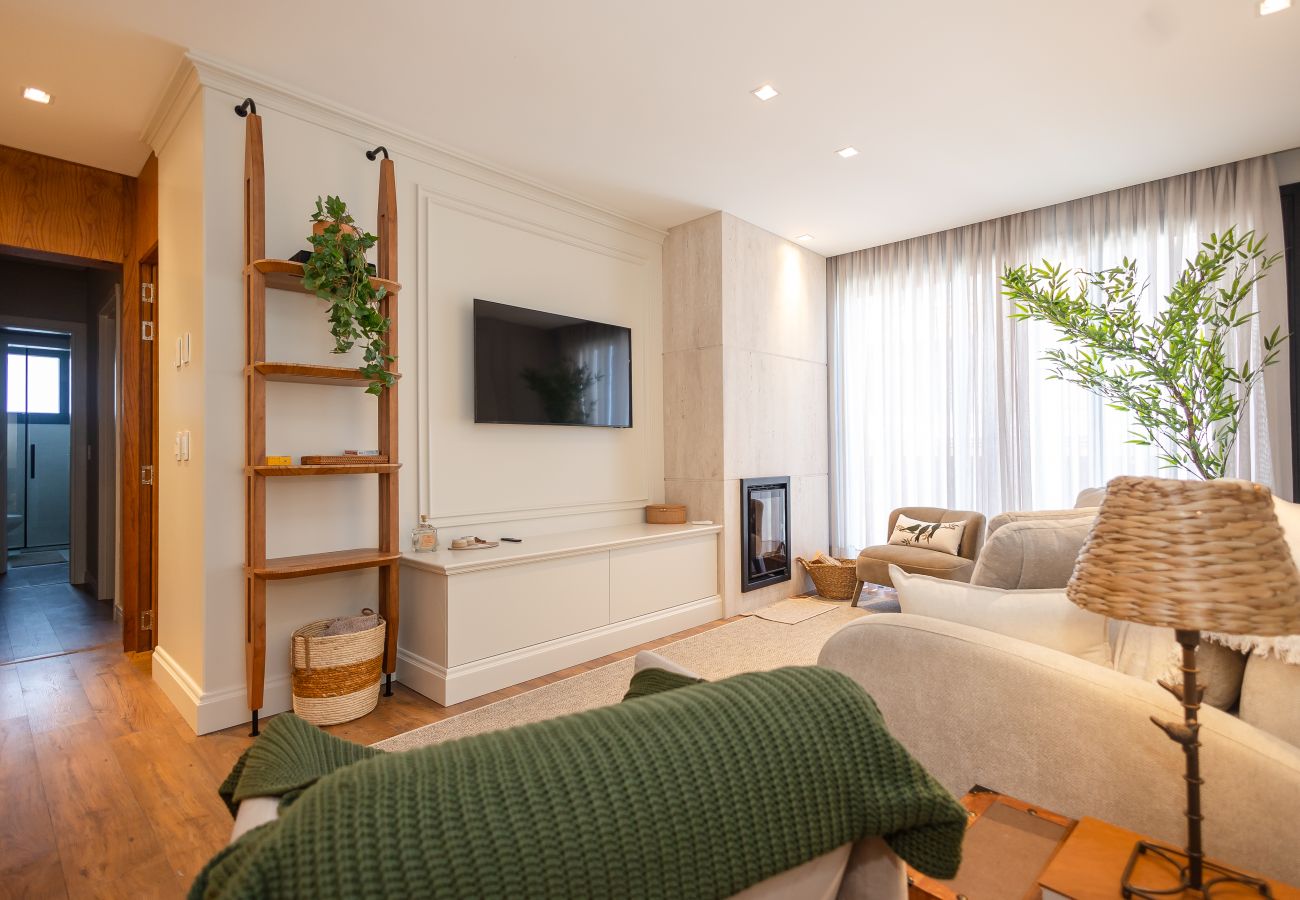 Apartamento em Gramado - NOVO! Apto alto Padrão 2 suítes a 600m da Rua Coberta