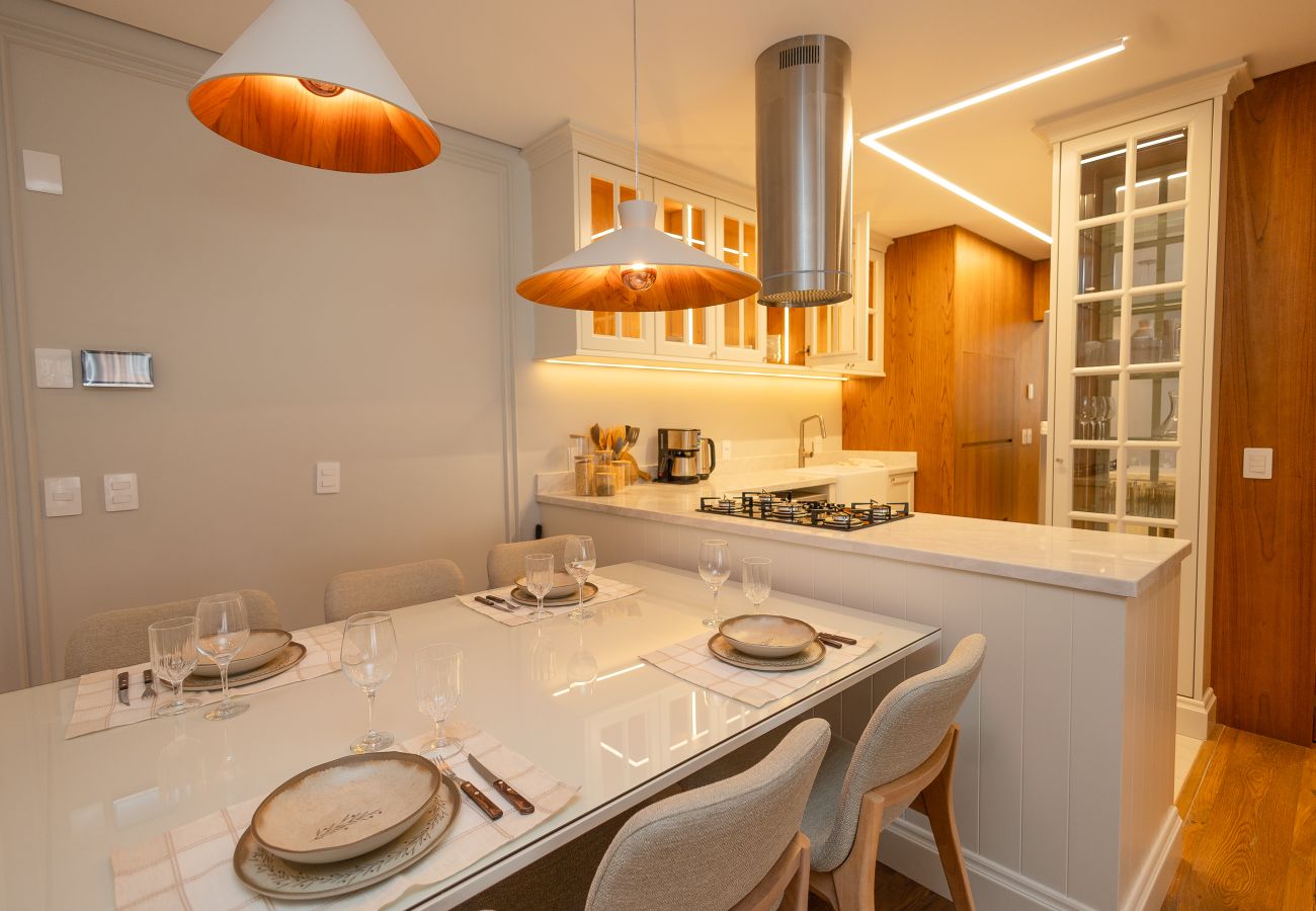 Apartamento em Gramado - NOVO! Apto alto Padrão 2 suítes a 600m da Rua Coberta