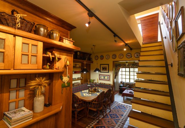 Apartamento em Gramado - 3D acolhedor na esq Lago Joaquina (600m da R Torta)