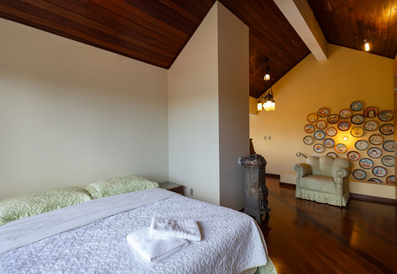 Apartamento em Gramado - 3D acolhedor na esq Lago Joaquina (600m da R Torta)