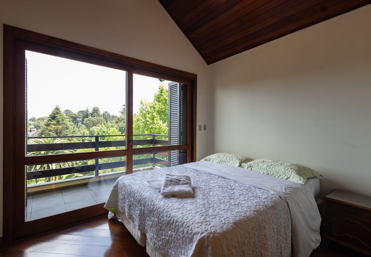 Apartamento em Gramado - 3D acolhedor na esq Lago Joaquina (600m da R Torta)