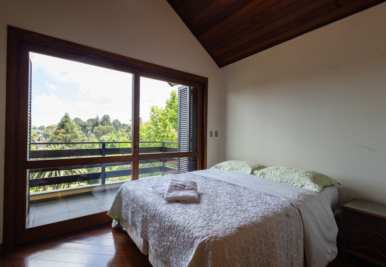 Apartamento em Gramado - 3D acolhedor na esq Lago Joaquina (600m da R Torta)