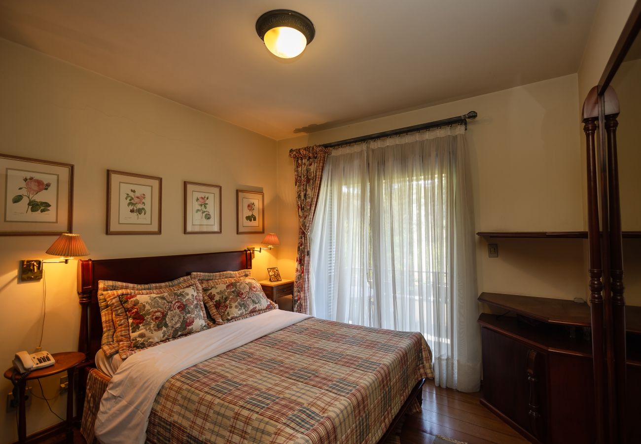 Apartamento em Gramado - 3D acolhedor na esq Lago Joaquina (600m da R Torta)