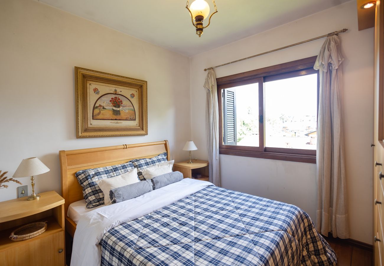 Apartamento em Gramado - 3D acolhedor na esq Lago Joaquina (600m da R Torta)