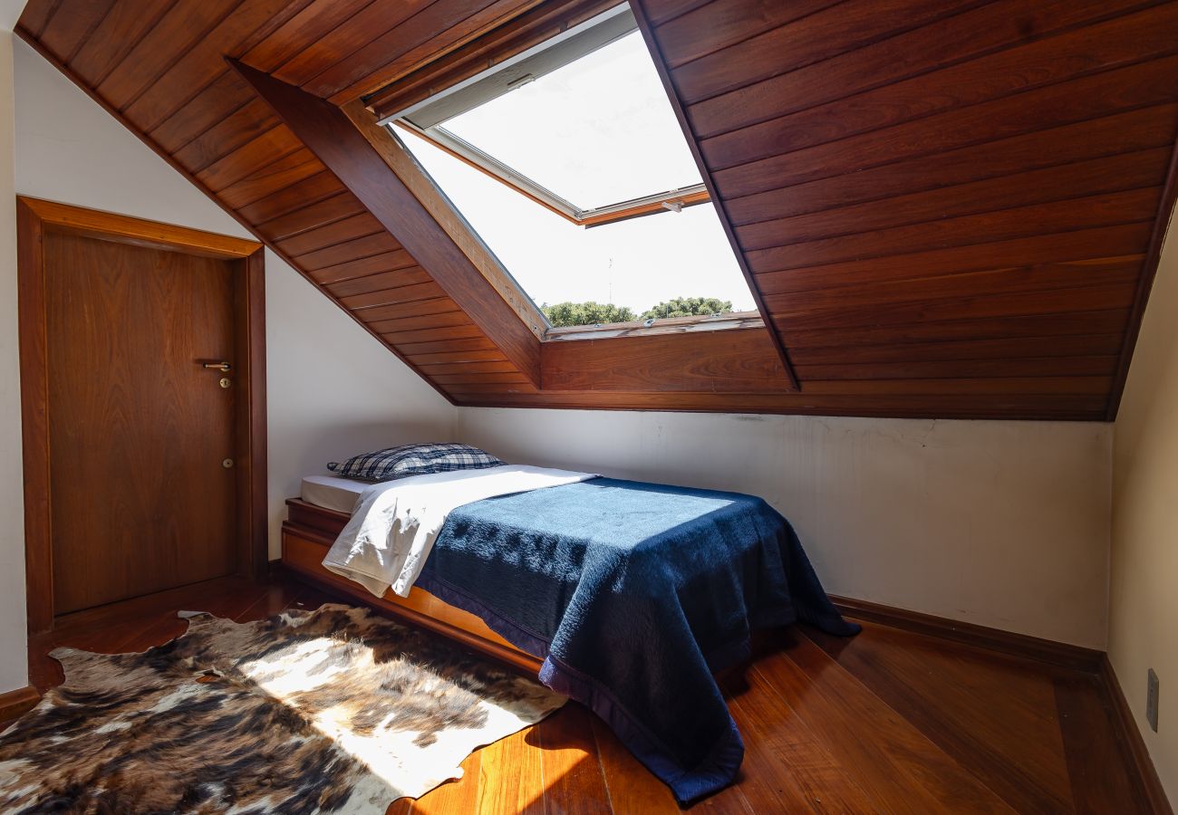 Apartamento em Gramado - 3D acolhedor na esq Lago Joaquina (600m da R Torta)