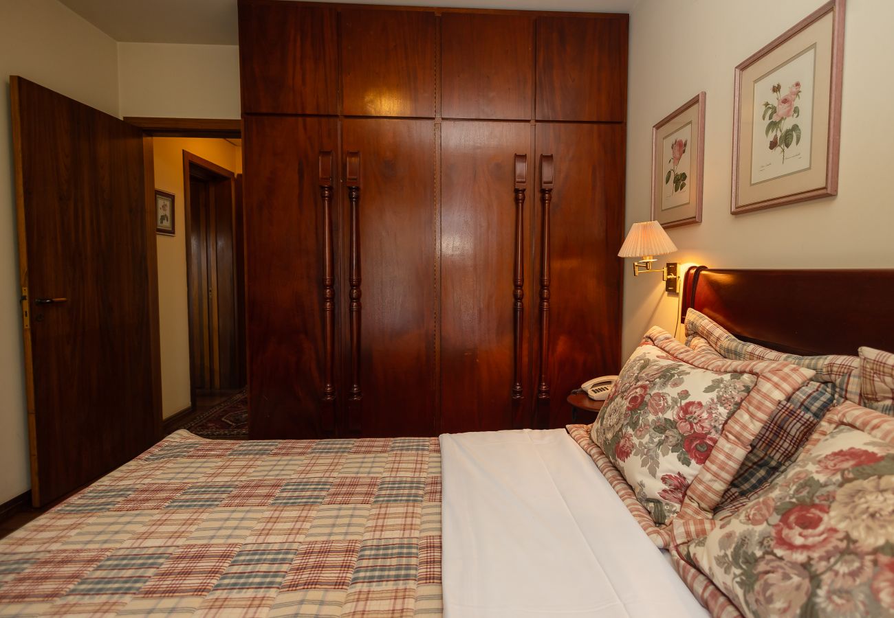 Apartamento em Gramado - 3D acolhedor na esq Lago Joaquina (600m da R Torta)