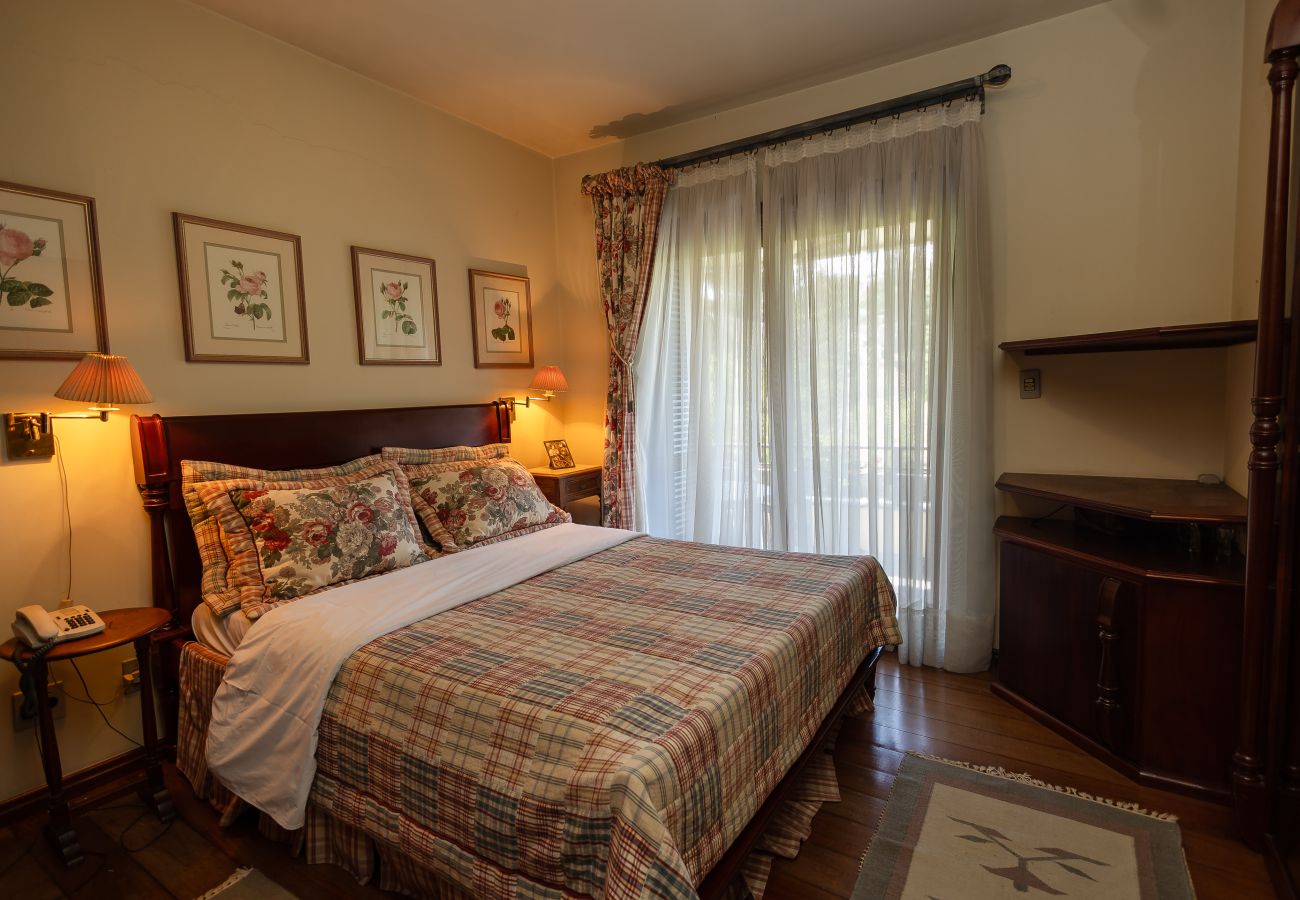 Apartamento em Gramado - 3D acolhedor na esq Lago Joaquina (600m da R Torta)