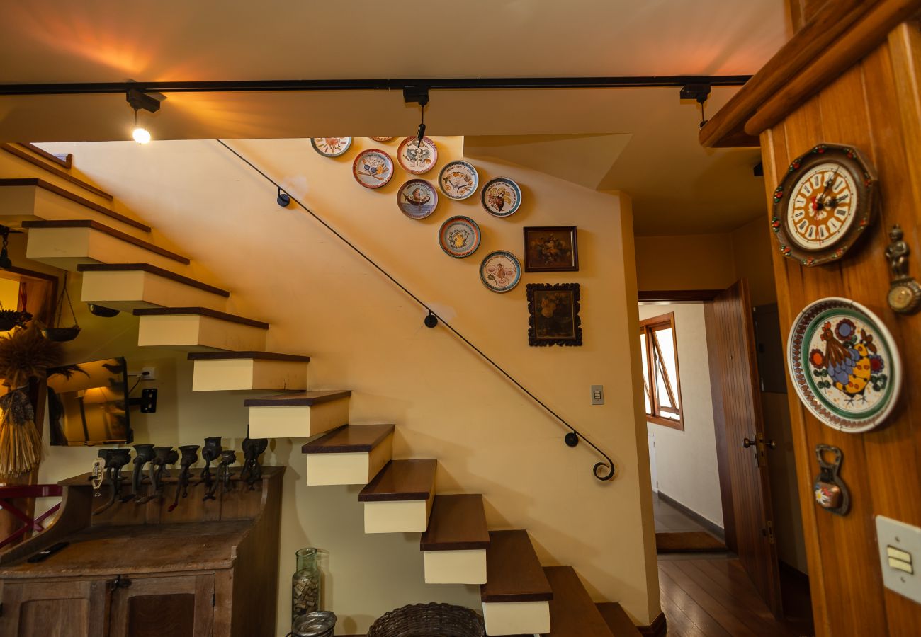 Apartamento em Gramado - 3D acolhedor na esq Lago Joaquina (600m da R Torta)