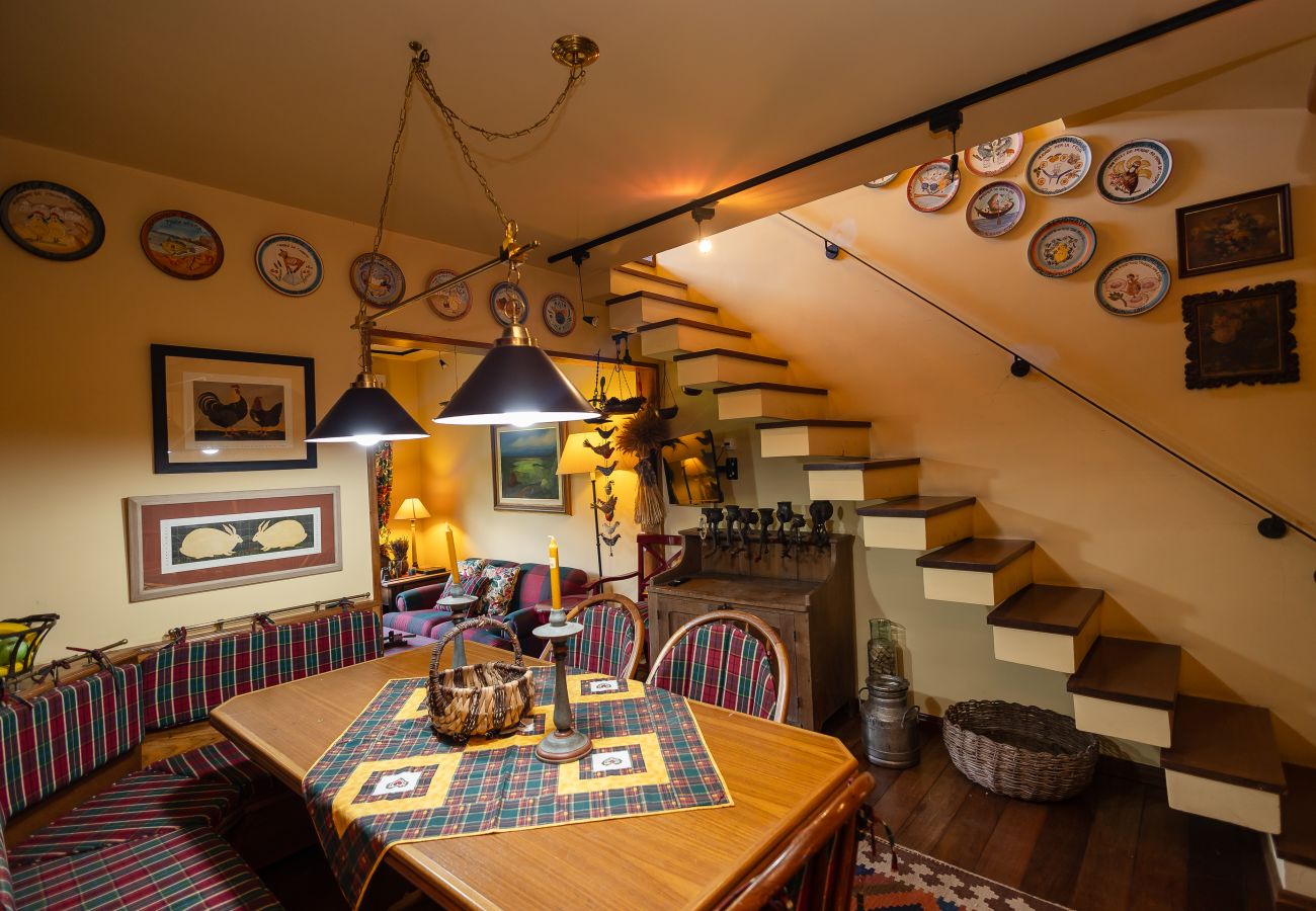 Apartamento em Gramado - 3D acolhedor na esq Lago Joaquina (600m da R Torta)