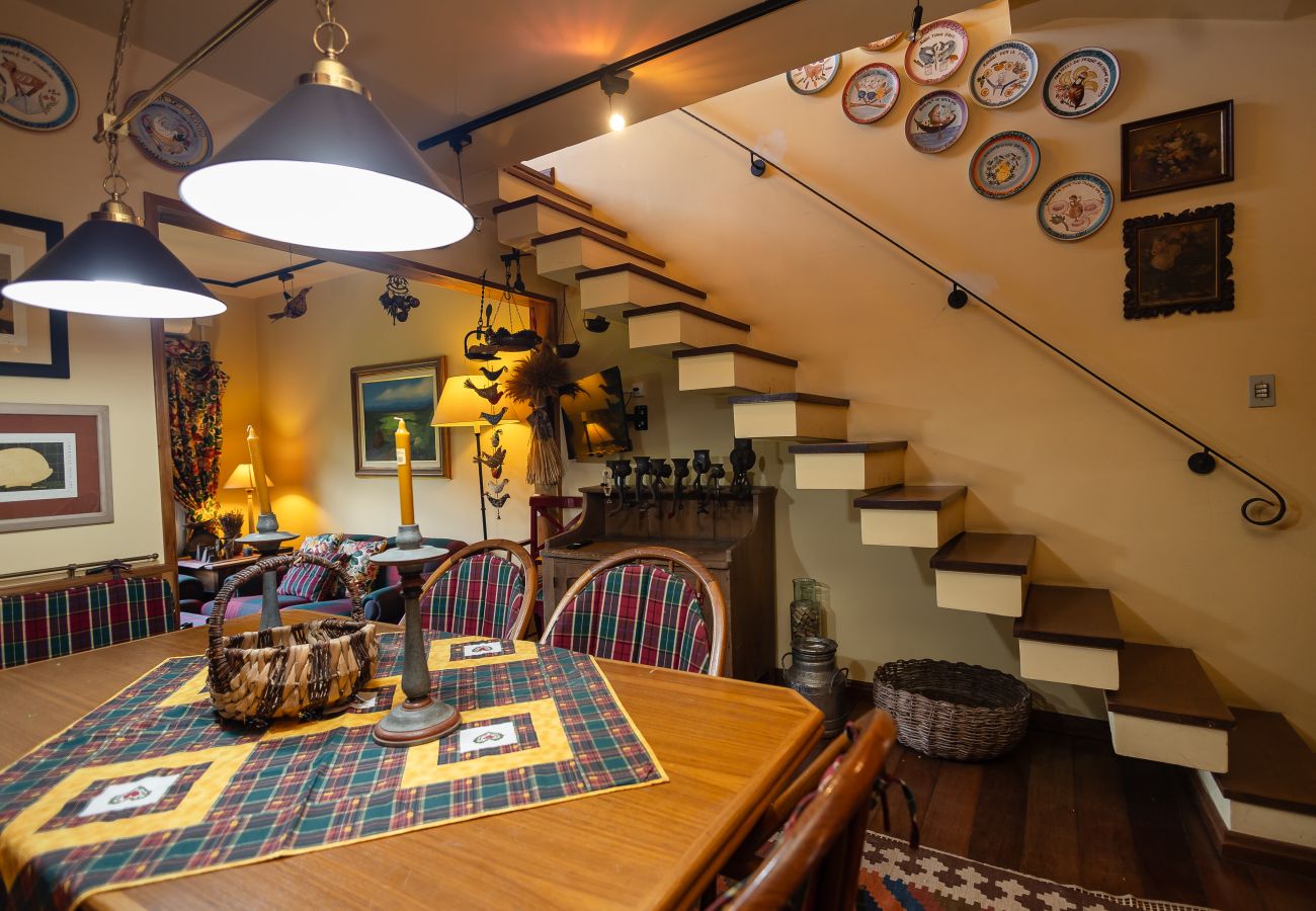 Apartamento em Gramado - 3D acolhedor na esq Lago Joaquina (600m da R Torta)