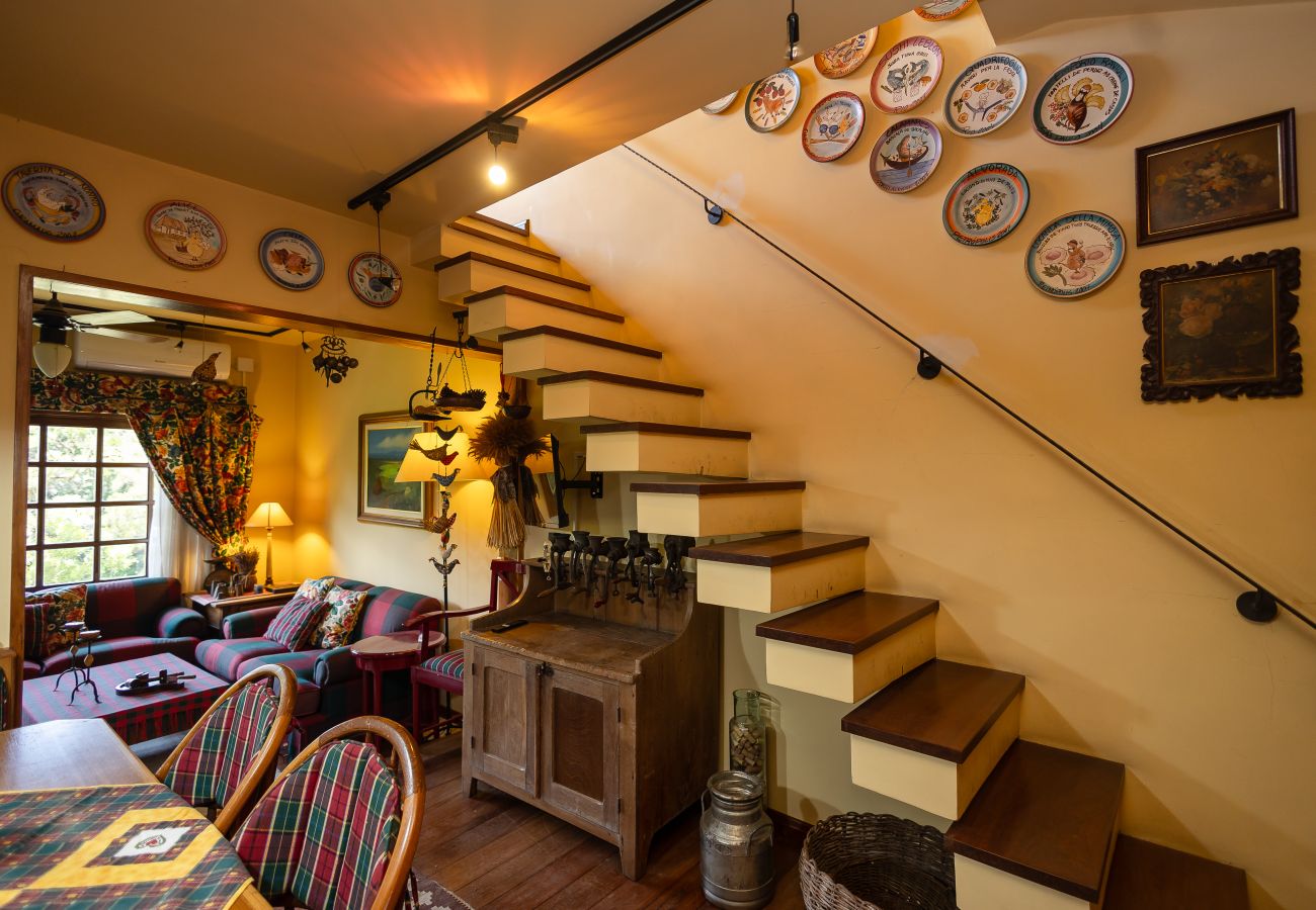 Apartamento em Gramado - 3D acolhedor na esq Lago Joaquina (600m da R Torta)