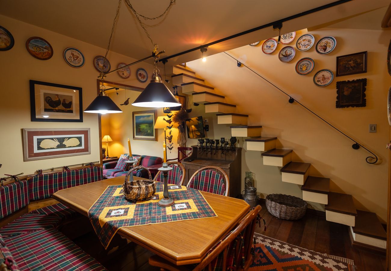 Apartamento em Gramado - 3D acolhedor na esq Lago Joaquina (600m da R Torta)