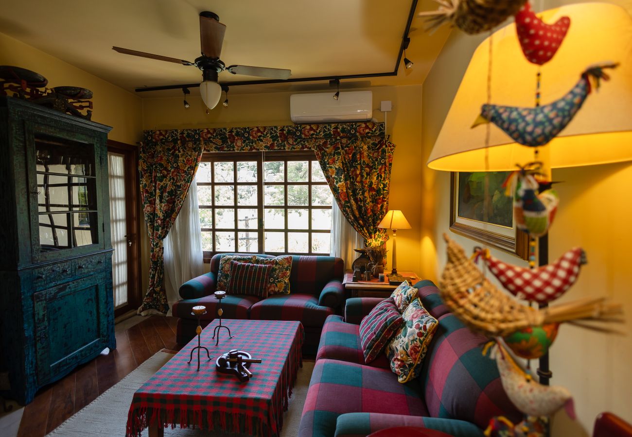 Apartamento em Gramado - 3D acolhedor na esq Lago Joaquina (600m da R Torta)