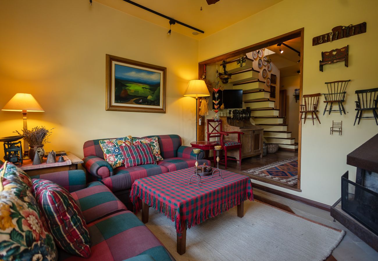 Apartamento em Gramado - 3D acolhedor na esq Lago Joaquina (600m da R Torta)