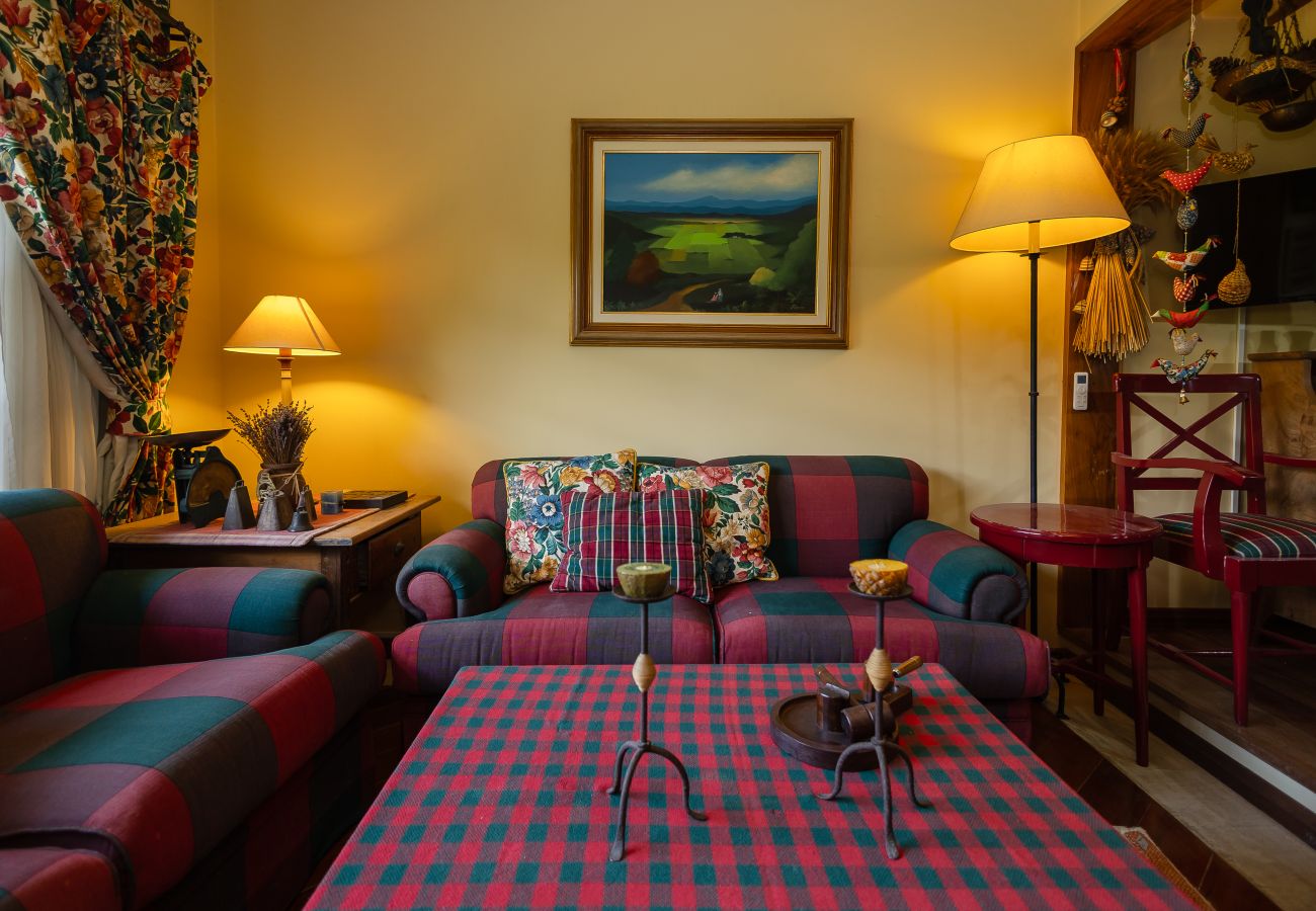 Apartamento em Gramado - 3D acolhedor na esq Lago Joaquina (600m da R Torta)