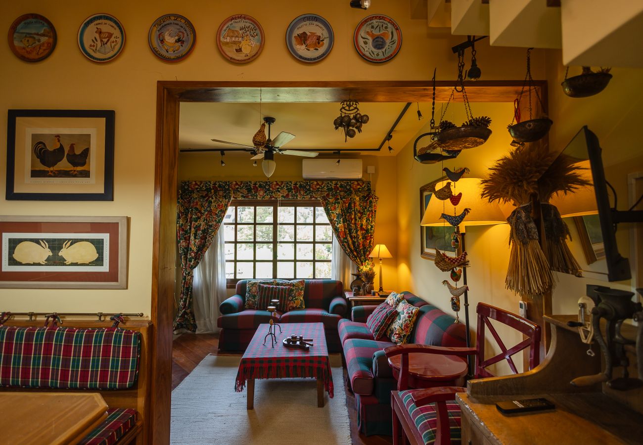 Apartamento em Gramado - 3D acolhedor na esq Lago Joaquina (600m da R Torta)