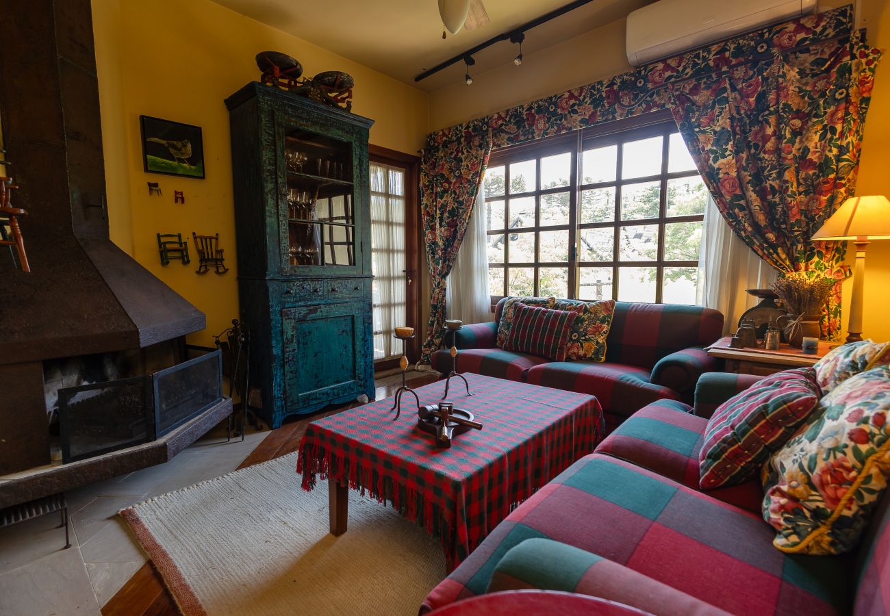 Apartamento em Gramado - 3D acolhedor na esq Lago Joaquina (600m da R Torta)