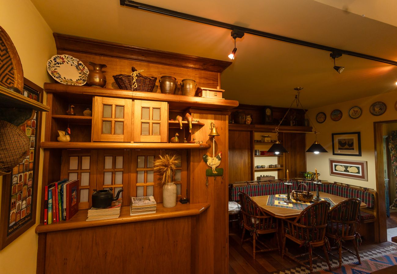 Apartamento em Gramado - 3D acolhedor na esq Lago Joaquina (600m da R Torta)