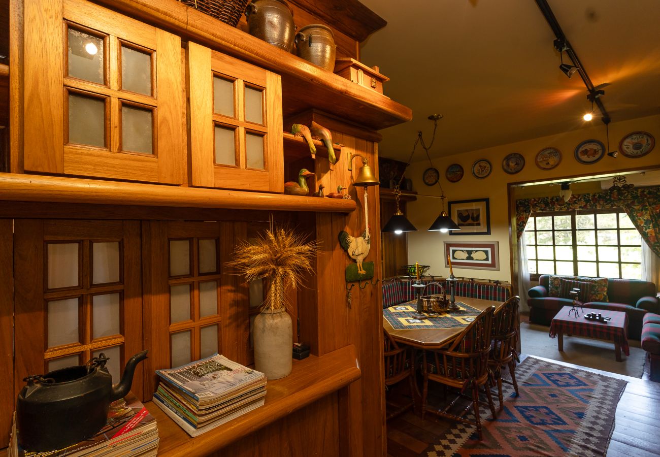 Apartamento em Gramado - 3D acolhedor na esq Lago Joaquina (600m da R Torta)