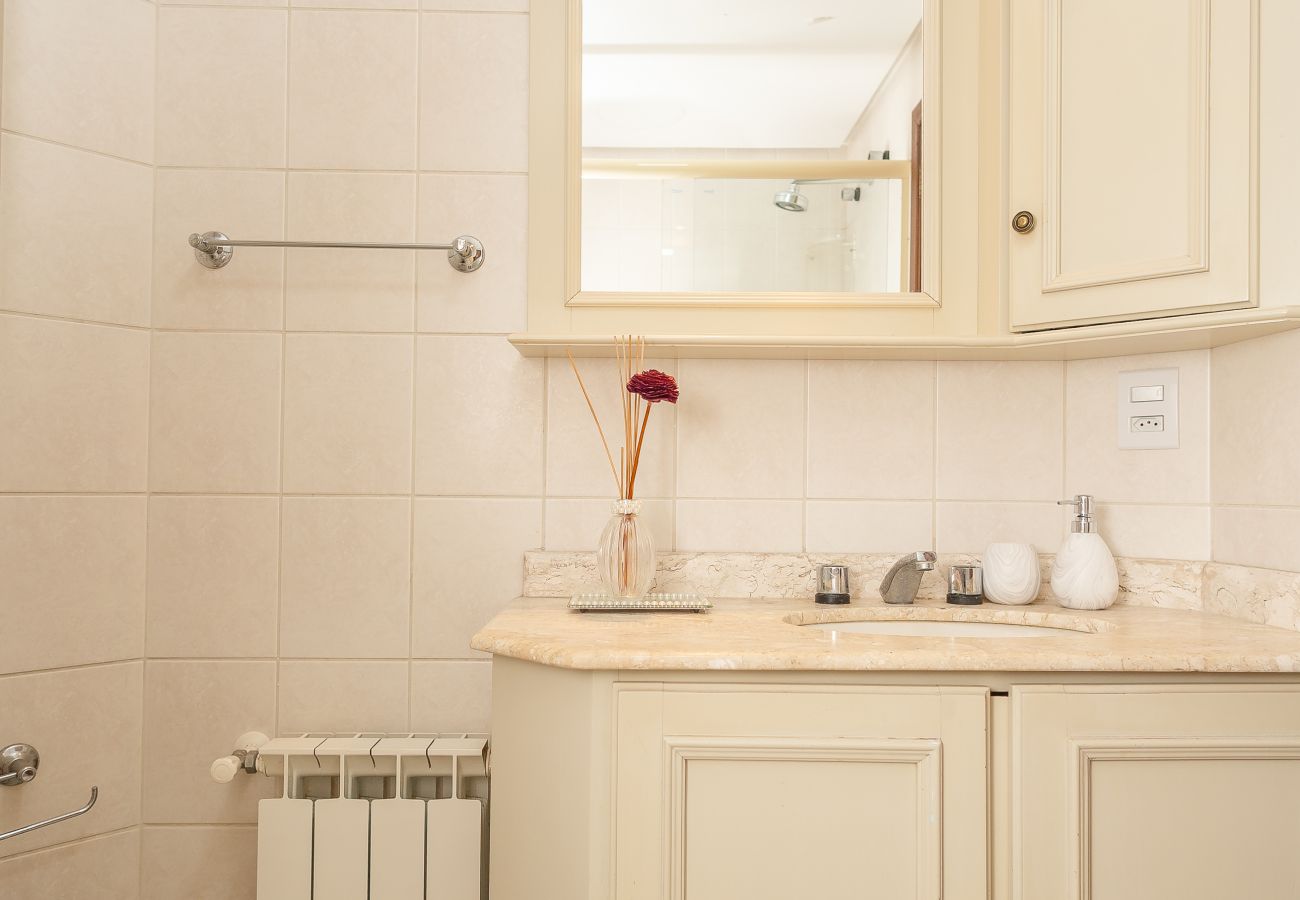 Apartamento em Gramado - Amplo AP térreo 4 suítes a 600m da Rua Coberta