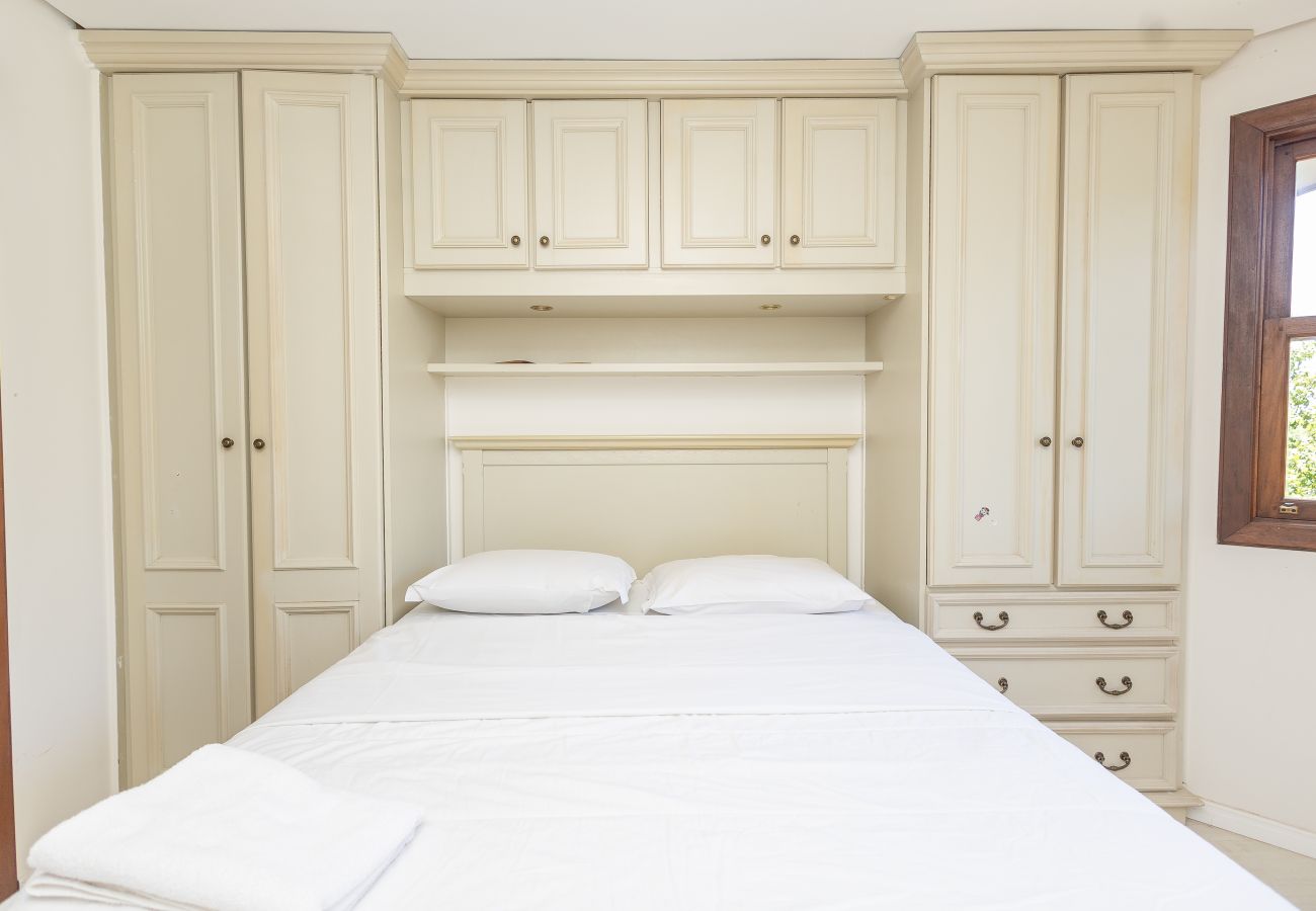 Apartamento em Gramado - Amplo AP térreo 4 suítes a 600m da Rua Coberta