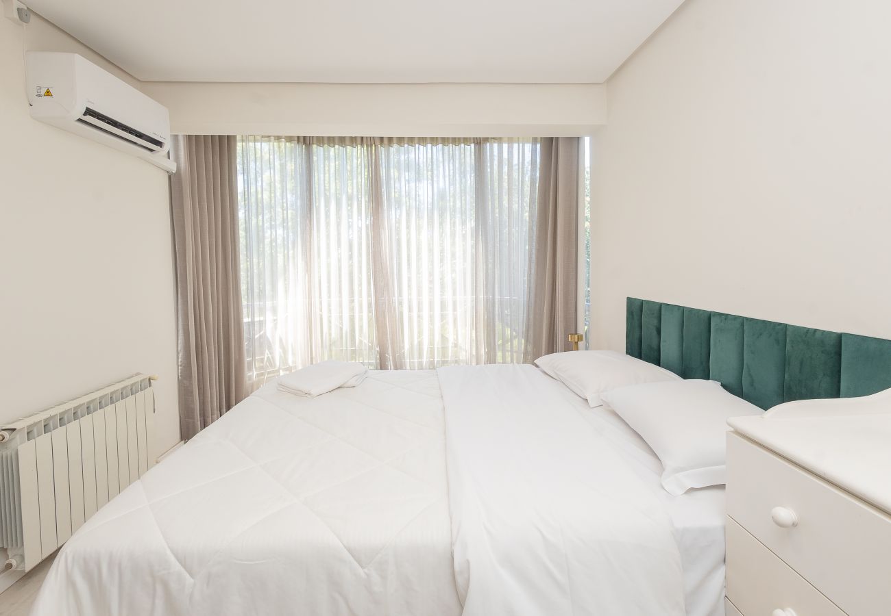 Apartamento em Gramado - Amplo AP térreo 4 suítes a 600m da Rua Coberta