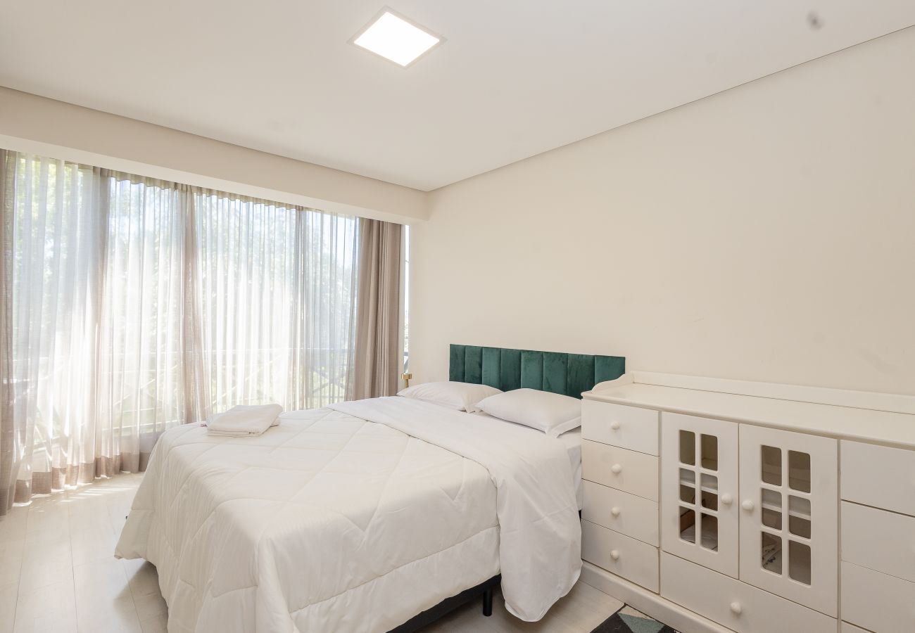 Apartamento em Gramado - Amplo AP térreo 4 suítes a 600m da Rua Coberta