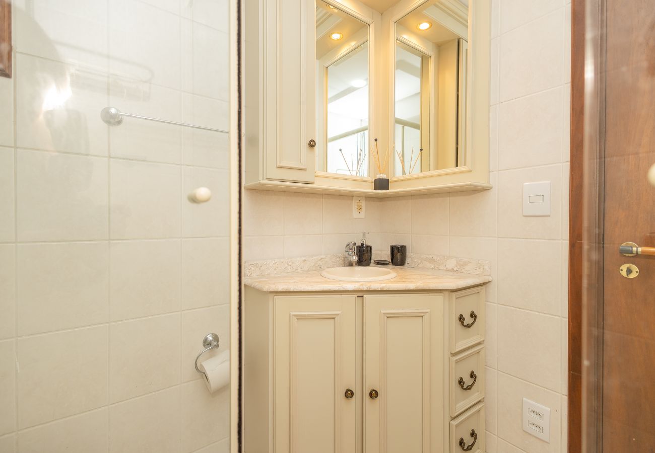 Apartamento em Gramado - Amplo AP térreo 4 suítes a 600m da Rua Coberta