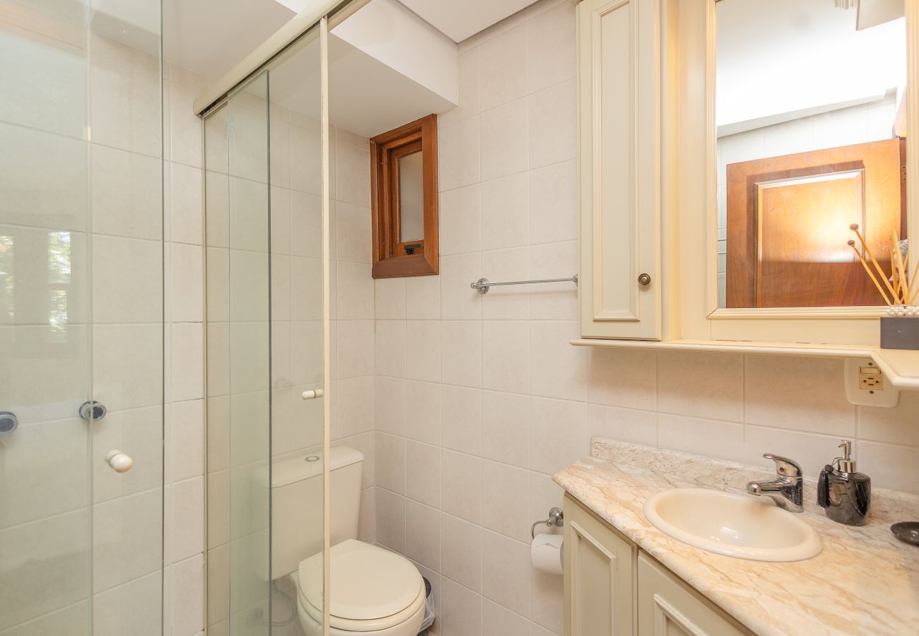 Apartamento em Gramado - Amplo AP térreo 4 suítes a 600m da Rua Coberta