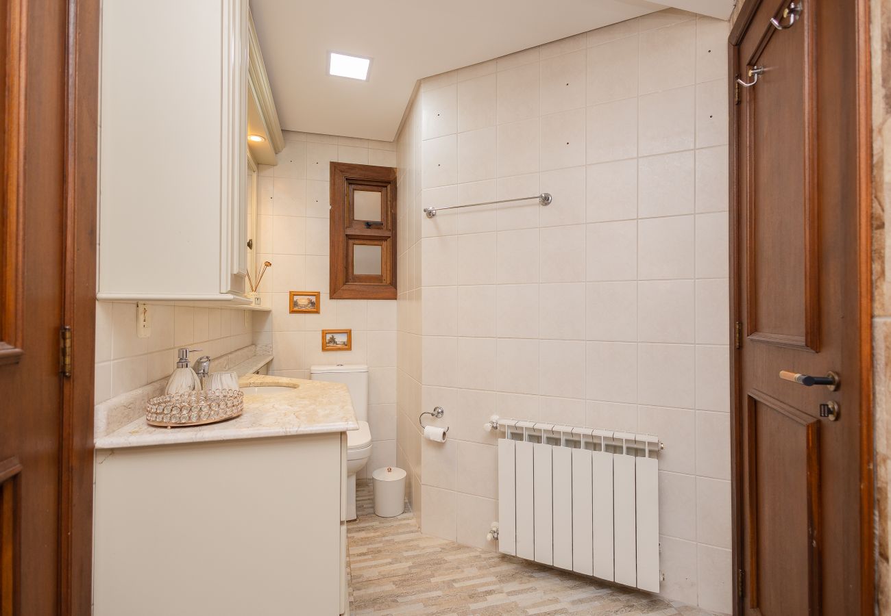 Apartamento em Gramado - Amplo AP térreo 4 suítes a 600m da Rua Coberta