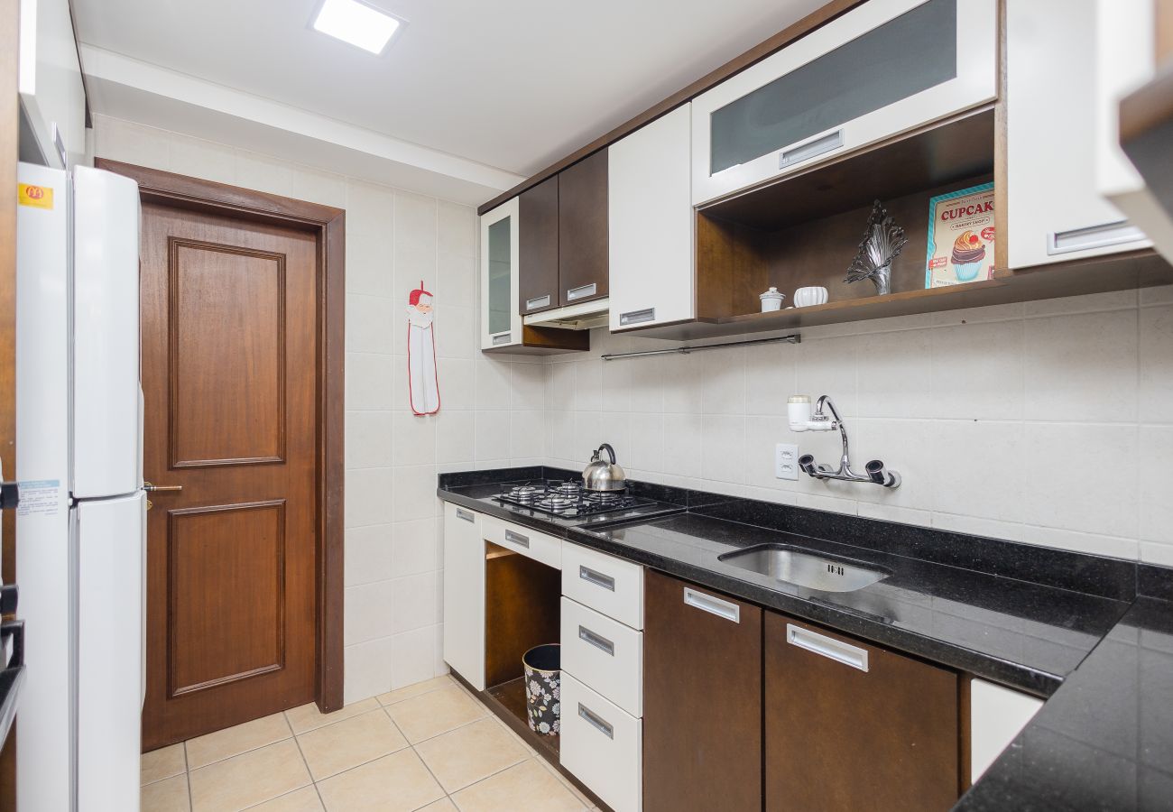 Apartamento em Gramado - Amplo AP térreo 4 suítes a 600m da Rua Coberta