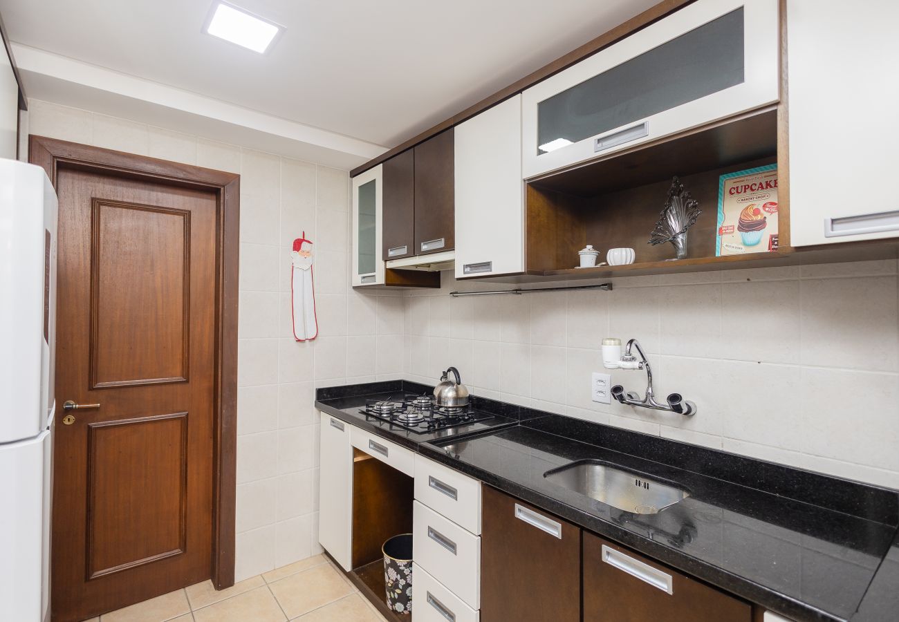 Apartamento em Gramado - Amplo AP térreo 4 suítes a 600m da Rua Coberta