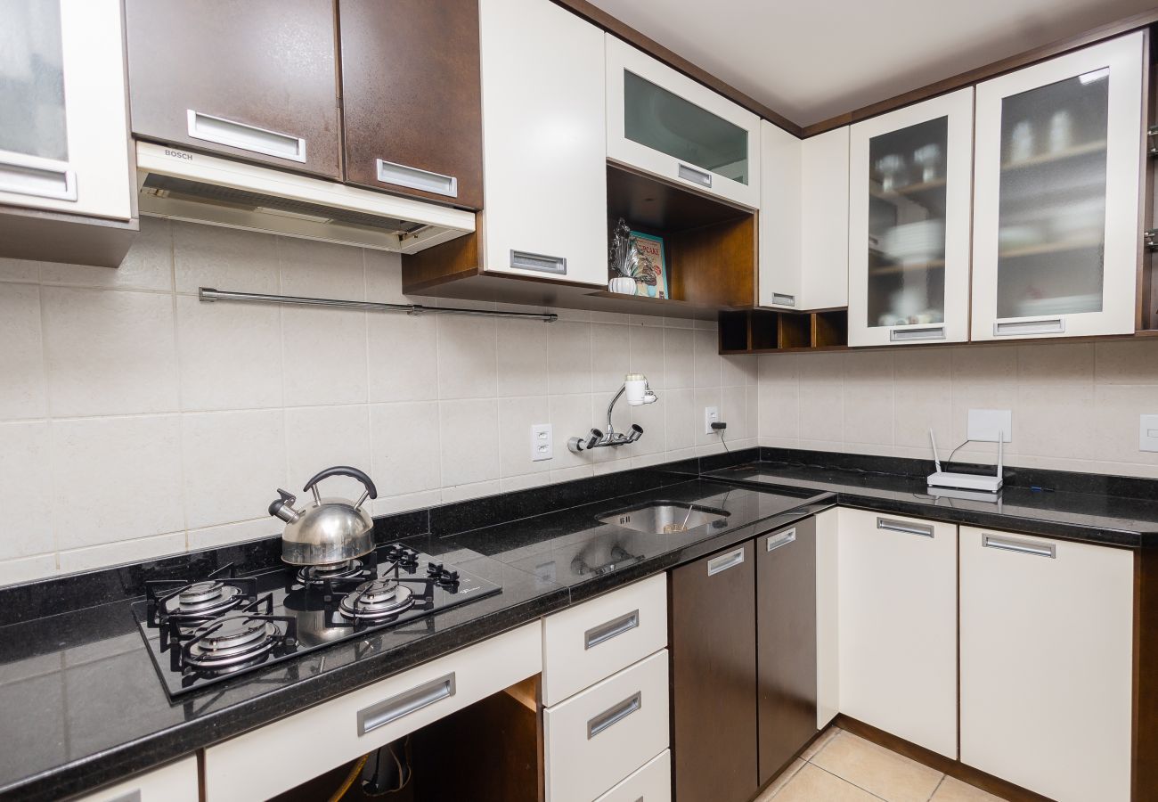 Apartamento em Gramado - Amplo AP térreo 4 suítes a 600m da Rua Coberta