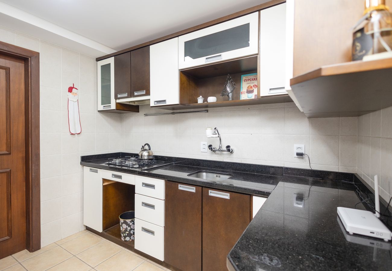 Apartamento em Gramado - Amplo AP térreo 4 suítes a 600m da Rua Coberta